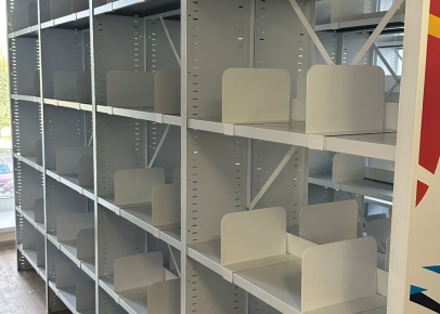 Стеллажи для библиотеки с подвижными разделителями