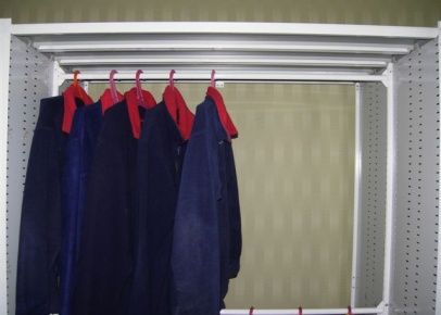 Стеллажи со штангами для спецодежды