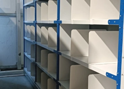 Стеллажи мобильные среднегрузовые с ячейками