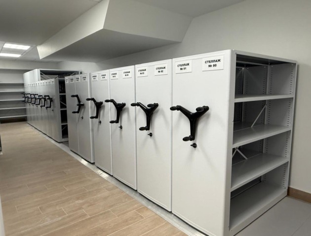 мобильные стеллажи с механическим приводом