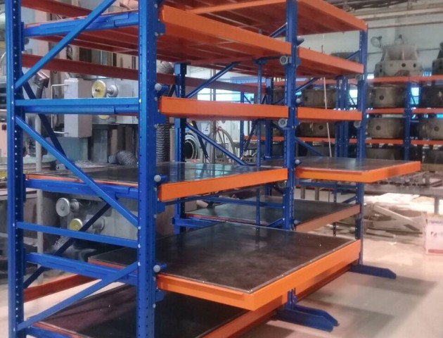 Промышленный стеллаж с выкатными платформами